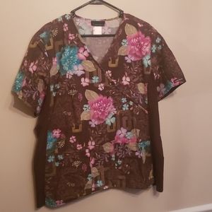 2xl brown w floral print scrub top